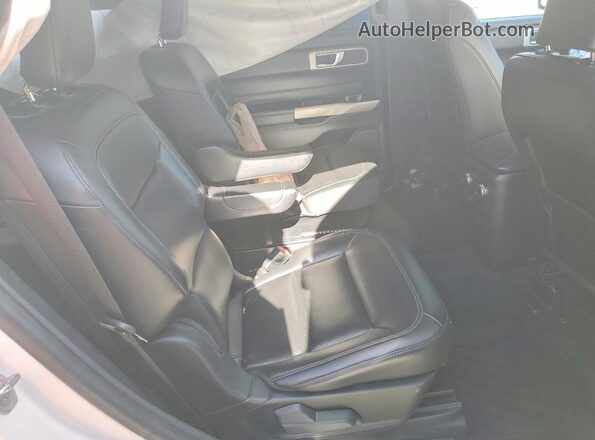 1FMSK7DH9NGC00591 2022 FORD EXPLORER Белый Вид задней части салона