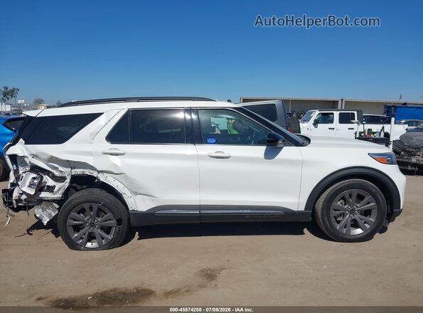 1FMSK7DH9RGA17830 2024 FORD EXPLORER White Widok wnętrza z tyłu