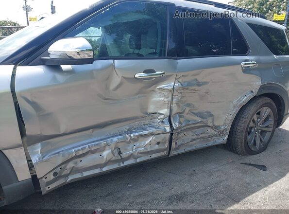 1FMSK7DHXMGA67340 2021 FORD EXPLORER Silver Widok z przodu