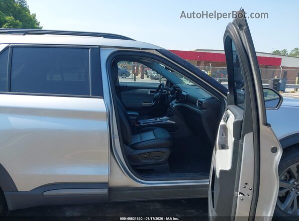 1FMSK7DHXNGC41070 2022 FORD EXPLORER Silver Vista interior delantera