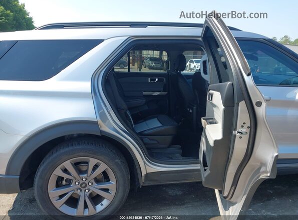 1FMSK7DHXNGC41070 2022 FORD EXPLORER Silver Vista de la etiqueta del VIN
