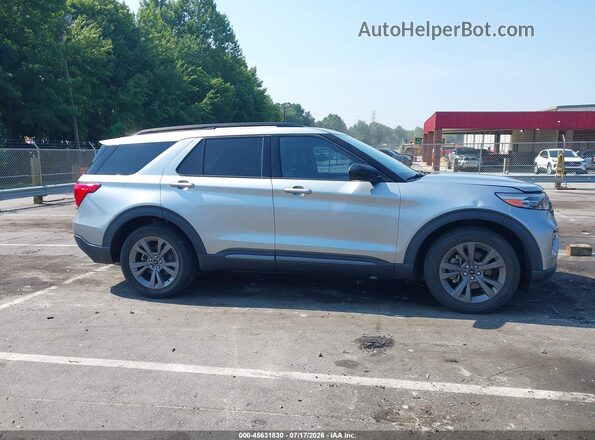 1FMSK7DHXNGC41070 2022 FORD EXPLORER Silver Vista interior trasera