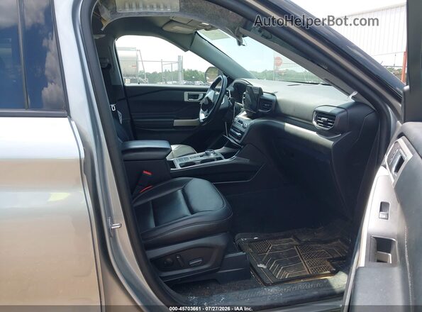 1FMSK7DHXPGA05537 2023 FORD EXPLORER Silver Front interior view