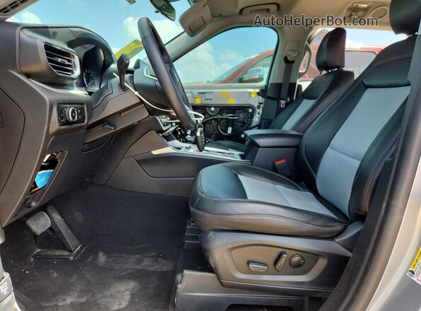 1FMSK7DHXRGA45314 2024 FORD EXPLORER Silver Front interior view