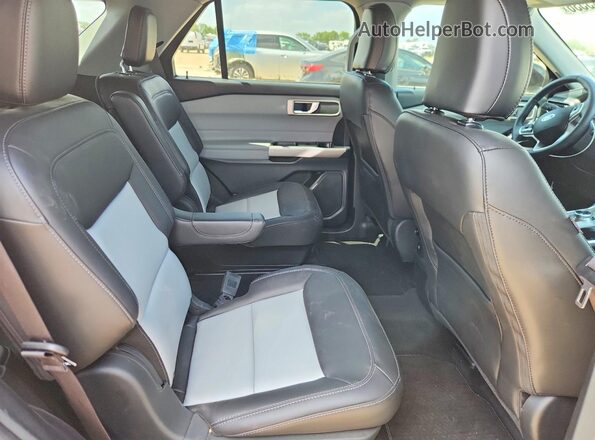 1FMSK7DHXRGA45314 2024 FORD EXPLORER Silver Rear interior view