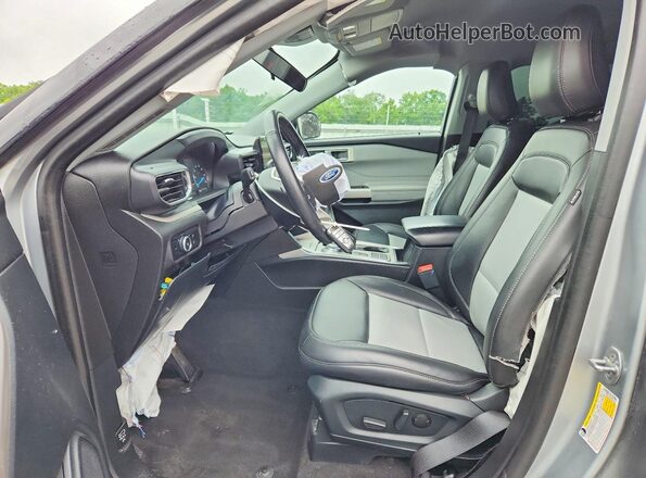 1FMSK7DHXRGA90348 2024 FORD EXPLORER Silver Вид салону спереду