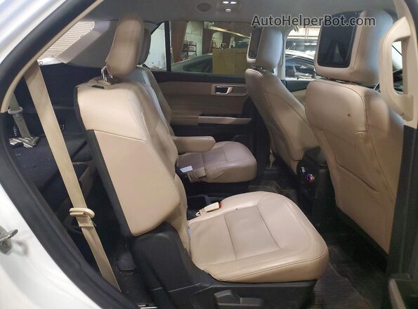 1FMSK7FH5MGA16471 2021 FORD EXPLORER White Widok tylnych siedzeń