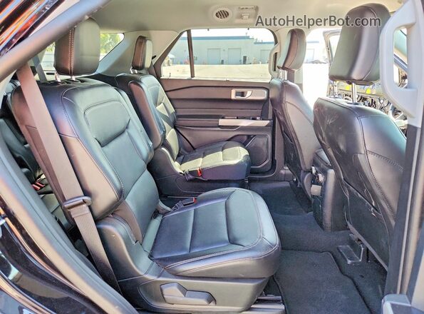 1FMSK7FH5RGA04683 2024 FORD EXPLORER Blue Rear interior view
