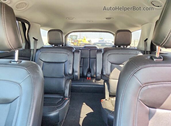 1FMSK7FH5RGA04683 2024 FORD EXPLORER Blue Rear seats view