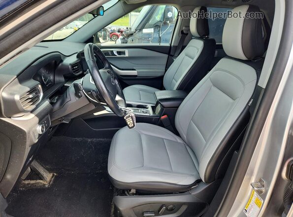 1FMSK8DH1MGB13370 2021 FORD EXPLORER Silver Vista interior delantera