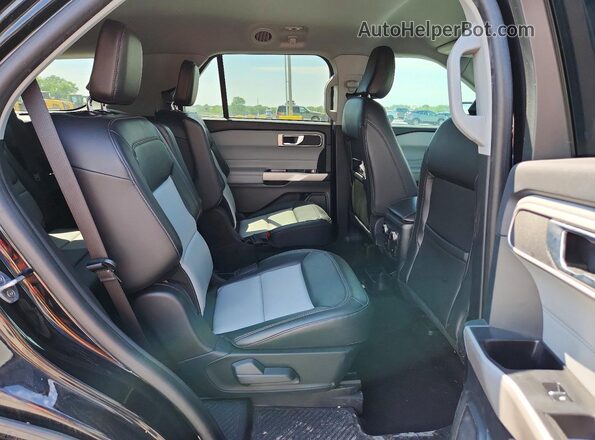 1FMSK8DH1RGA44722 2024 FORD EXPLORER Black Rear interior view