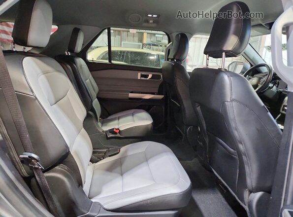 1FMSK8DH2MGB98526 2021 FORD EXPLORER Gray Вид задньої частини салону