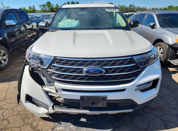 1FMSK8DH4MGC48262 2021 FORD EXPLORER White Widok z przodu