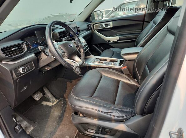 1FMSK8DH5MGA39497 2021 FORD EXPLORER White Widok wnętrza z przodu