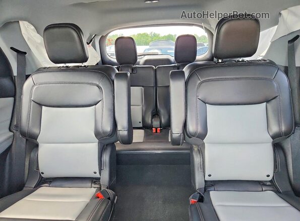 1FMSK8DH6NGA76995 2022 FORD EXPLORER White Vista de los asientos traseros