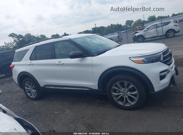 1FMSK8DH7NGA04414 2022 FORD EXPLORER White Widok wnętrza z tyłu