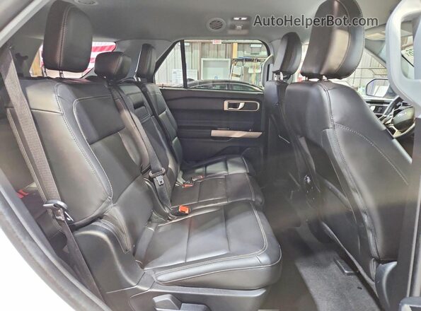1FMSK8DH7PGA30675 2023 FORD EXPLORER White Vista interior trasera