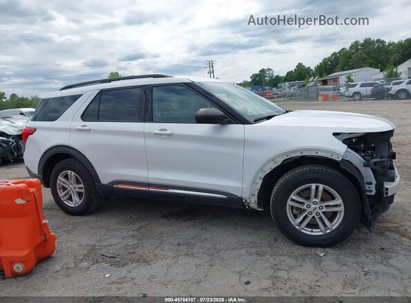 1FMSK8DH9MGA51717 2021 FORD EXPLORER White Widok wnętrza z tyłu