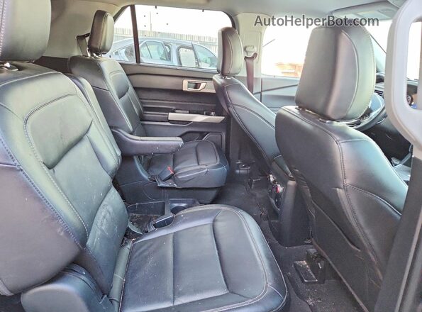1FMSK8FH2MGA23948 2021 FORD EXPLORER Black Widok wnętrza z tyłu