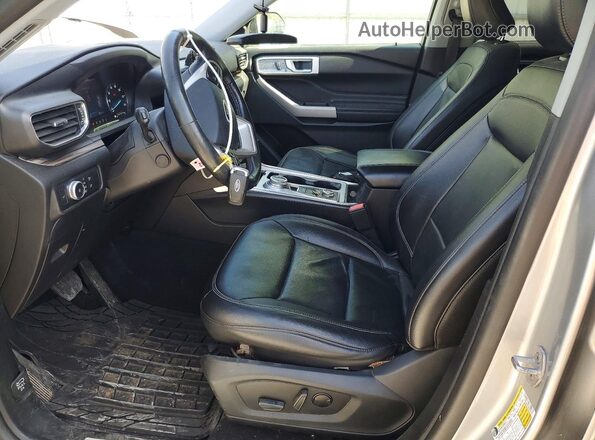 1FMSK8FH3MGA85374 2021 FORD EXPLORER Серебряный Вид салона спереди