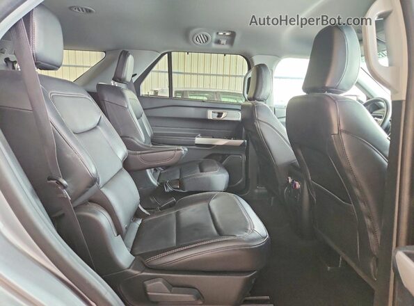 1FMSK8FH8RGA29633 2024 FORD EXPLORER Silver Widok wnętrza z tyłu