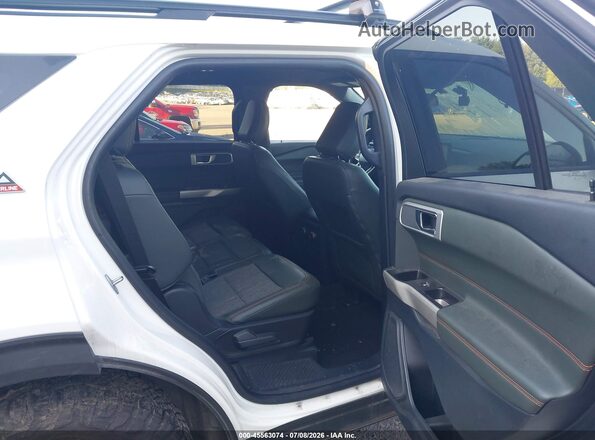 1FMSK8JH0NGA98995 2022 FORD EXPLORER White VIN sticker view