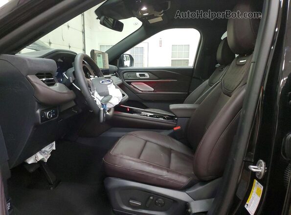 1FMUK8HH6TGA45844 2026 FORD EXPLORER Black Front interior view
