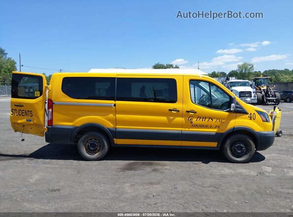 1FMZK1YM6HKA40268 2017 FORD TRANSIT-150 Желтый Вид задней части салона