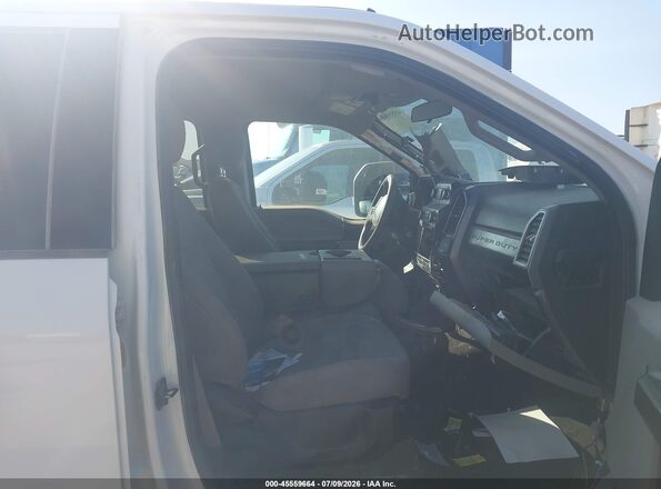 1FT7W2B62KEE58705 2019 FORD F-250 White Widok wnętrza z przodu