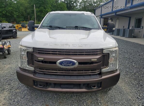 1FT7W2B63HEF24770 2017 FORD F250 Two Tone Widok z przodu
