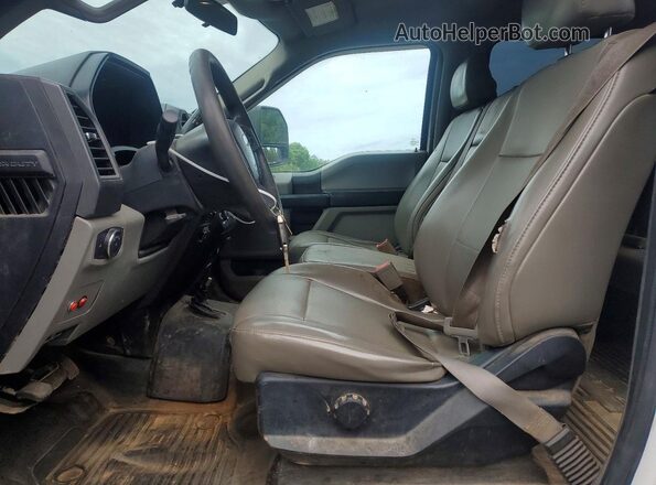 1FT7W2B63HEF24770 2017 FORD F250 Two Tone Widok wnętrza z przodu