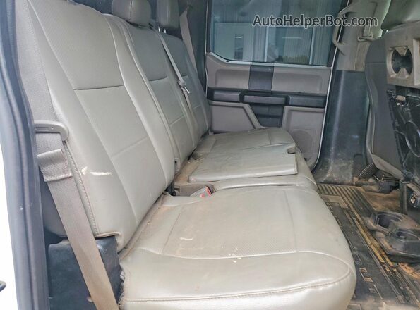 1FT7W2B63HEF24770 2017 FORD F250 Two Tone Widok tylnych siedzeń