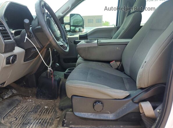 1FT7W2B64HEF51685 2017 FORD F250 Белый Вид салона спереди