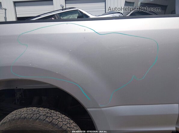 1FT7W2B65JEC83817 2018 FORD F-250 Silver Widok z przodu