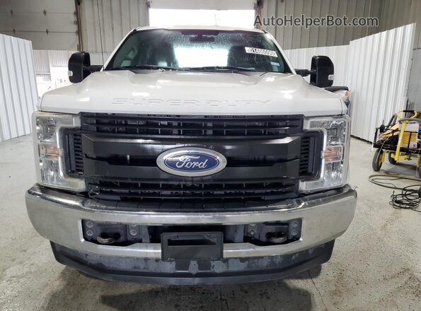 1FT7W2B65JED06271 2018 FORD F250 White VIN կոդի պիտակի տեսք