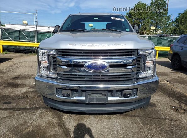 1FT7W2B6XJEB37297 2018 FORD F250 Silver Vista frontal