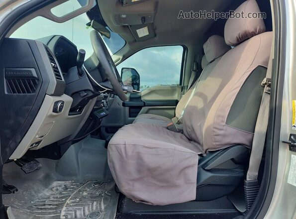 1FT7W2BT9JEB26166 2018 FORD F250 Silver წინა სალონის ხედი