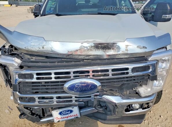 1FT7W2BT9SEC19920 2025 FORD F250 White Vista interior trasera