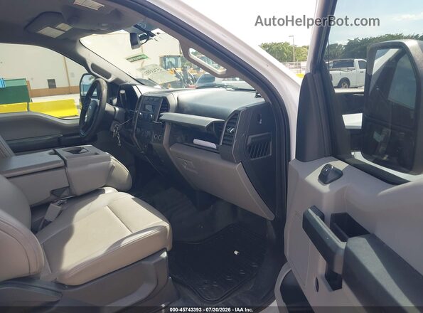 1FT7X2A62JEB05362 2018 FORD F-250 Белый Вид салона спереди