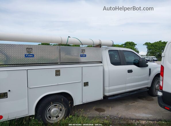 1FT7X2A62JEB05362 2018 FORD F-250 Белый Вид задней части салона