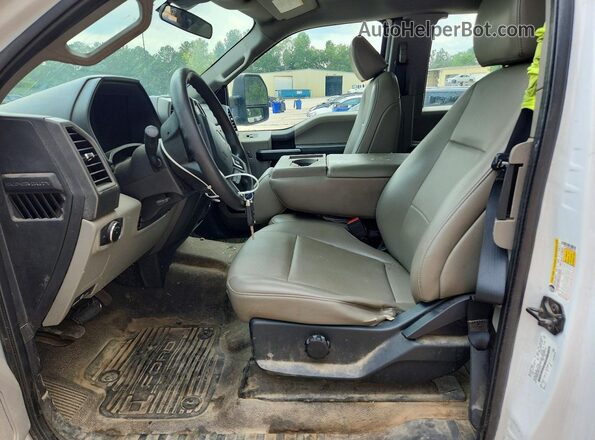 1FT7X2A67MED75739 2021 FORD F250 White Widok wnętrza z przodu