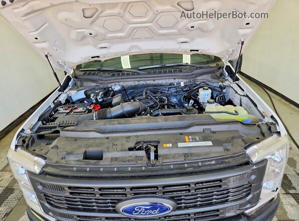 1FT7X2AA5PEE17060 2023 FORD F250 White Widok wnętrza z tyłu