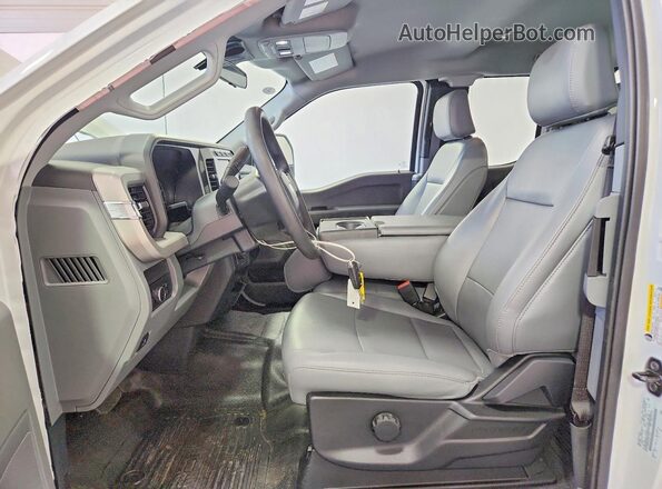 1FT7X2AA5PEE17060 2023 FORD F250 White Widok wnętrza z przodu
