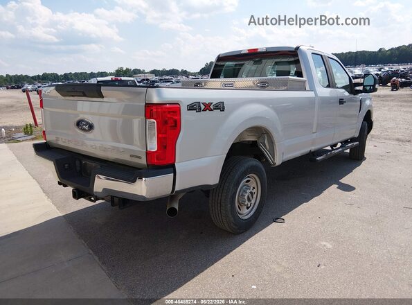 1FT7X2B60JEC83950 2018 FORD F-250 Серебряный Задняя правая четверть