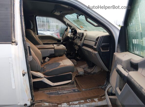 1FT7X2B61JEB98938 2018 FORD F-250 White Front interior view
