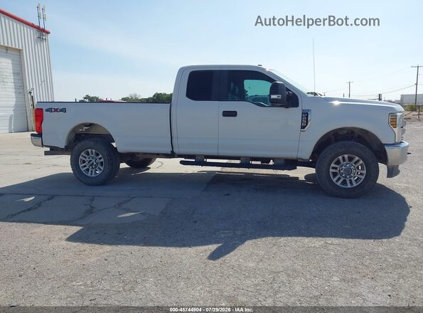 1FT7X2B61KEC22026 2019 FORD F-250 Белый Вид задней части салона