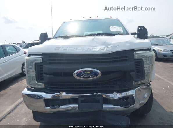 1FT7X2B62HEC05633 2017 FORD F-250 Белый Вид задней части салона