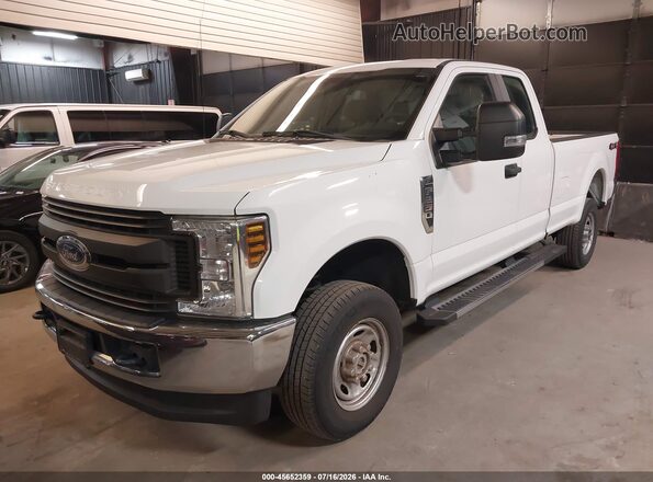 1FT7X2B62JEC83951 2018 FORD F-250 White Առջևի ձախ երեք քառորդ տեսարան