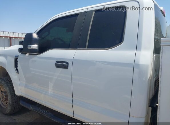1FT7X2B64HEE99472 2017 FORD F-250 White Widok wnętrza z tyłu