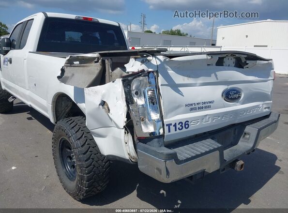 1FT7X2B65HEE75066 2017 FORD F-250 White Widok z przodu